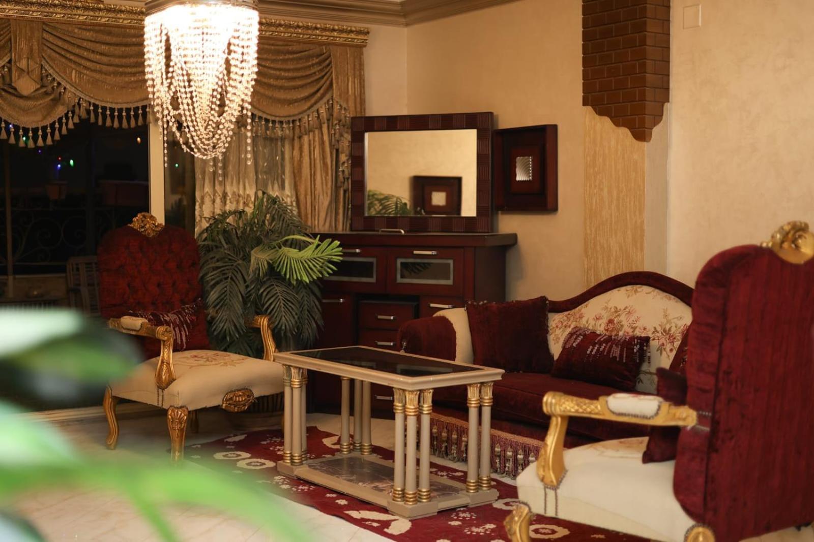 Royal Pyramids Palace Apartment *